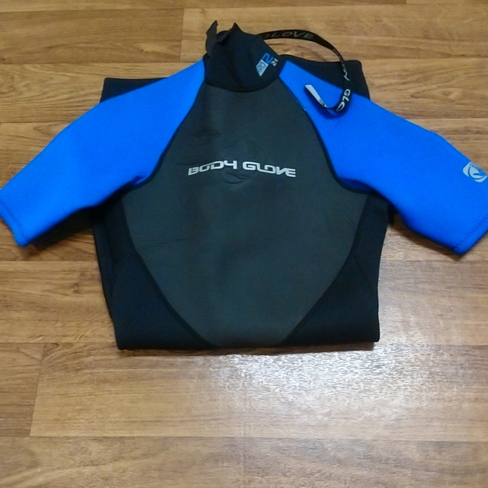 Excellent condition Body Glove wet suit for men S.